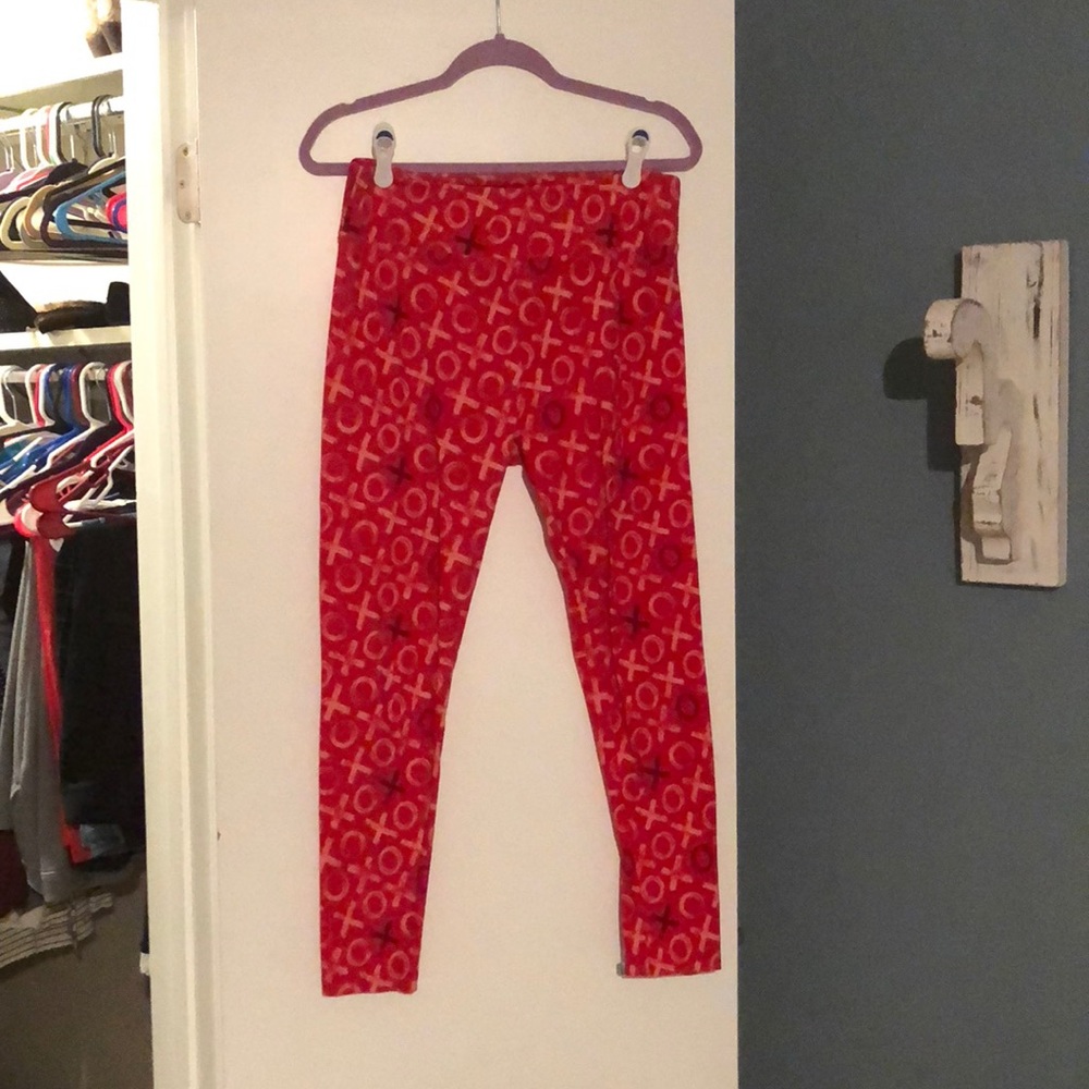 ⚡️24 SALE⚡️ LulARoe v-Day leggings! TC